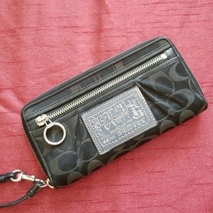 Coach Poppy Black Zip Around Wallet